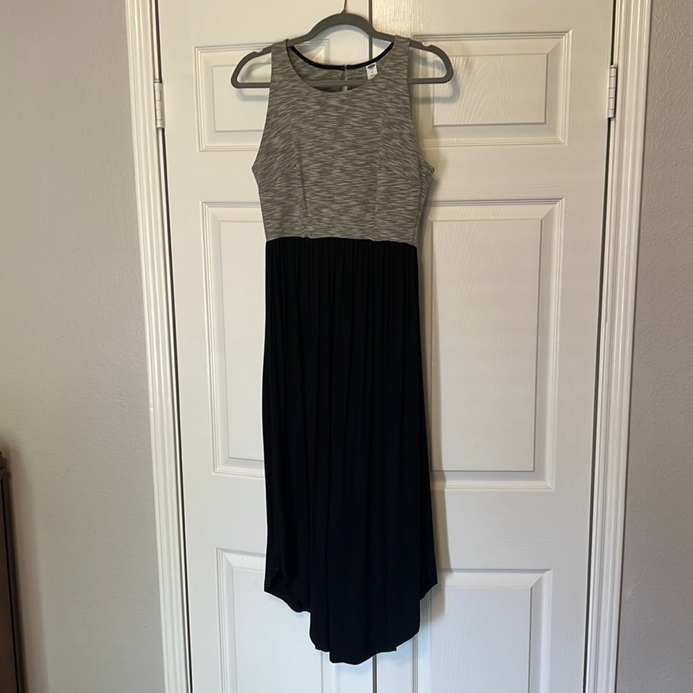 Grey/black Sleeveless Midi with Rounded Hem
